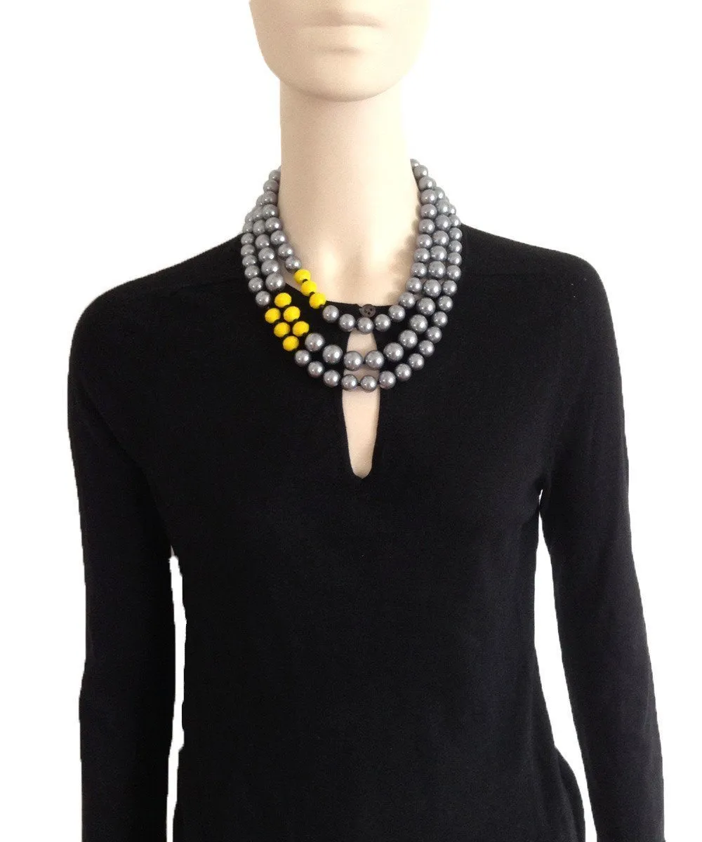 Collier de perles 3 rangs style Jackie - Gris et cristaux jaunes - FlotB