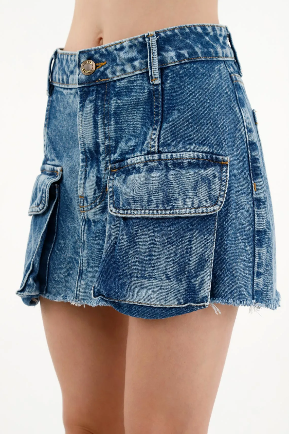 Falda corta en denim azul para mujer