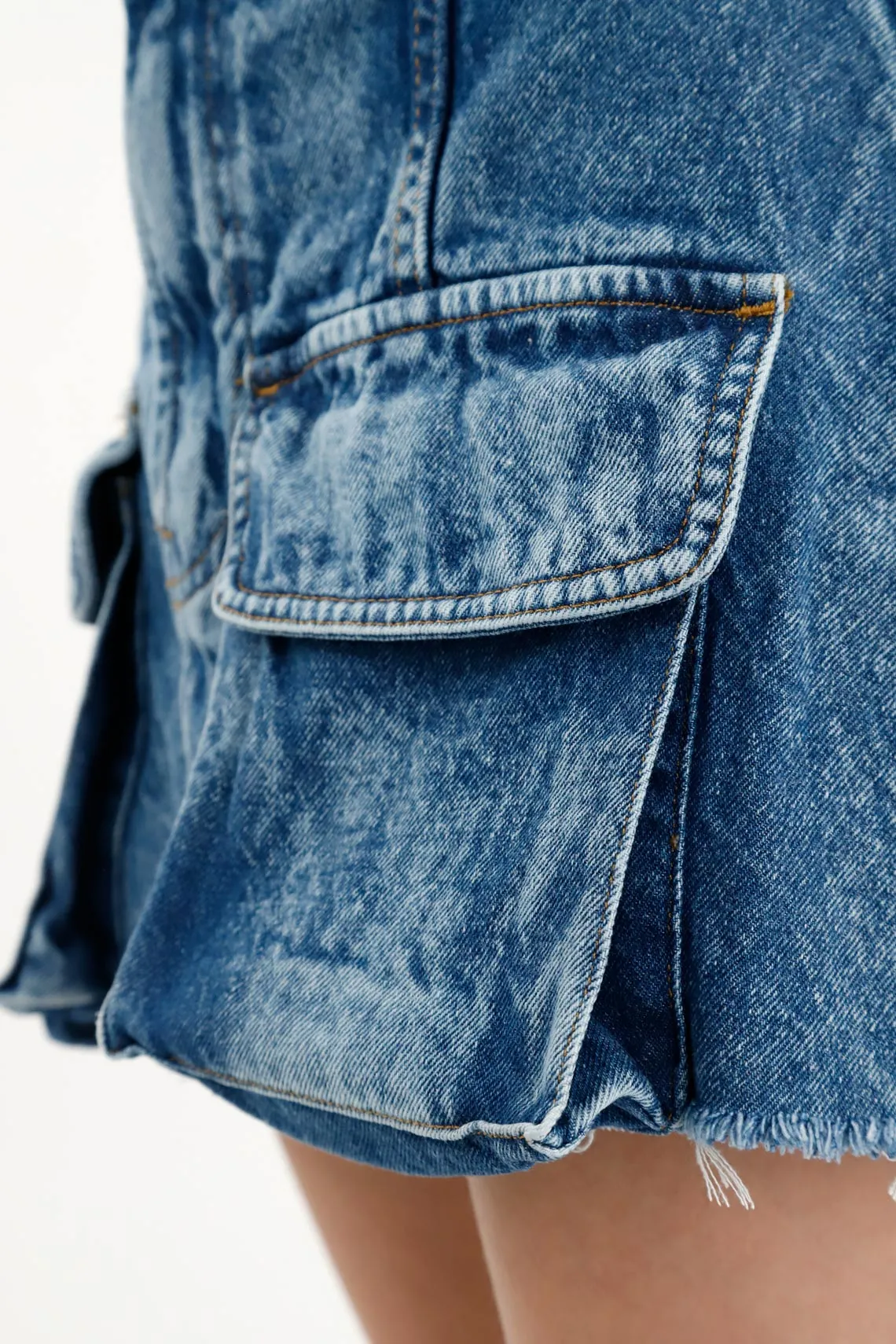 Falda corta en denim azul para mujer