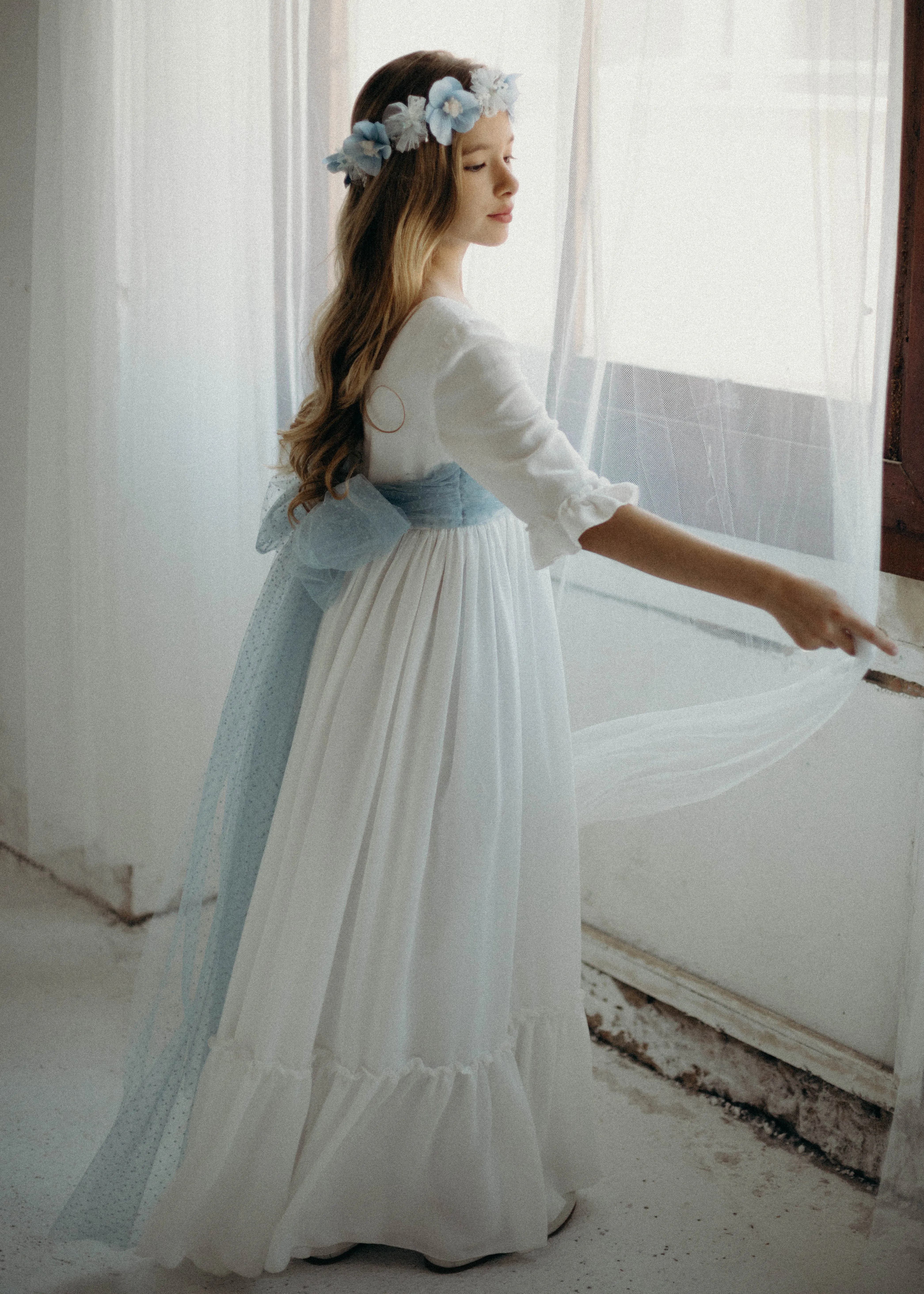 FIRST COMMUNION DRESS MODEL 4701: Romantic First Communion Dress