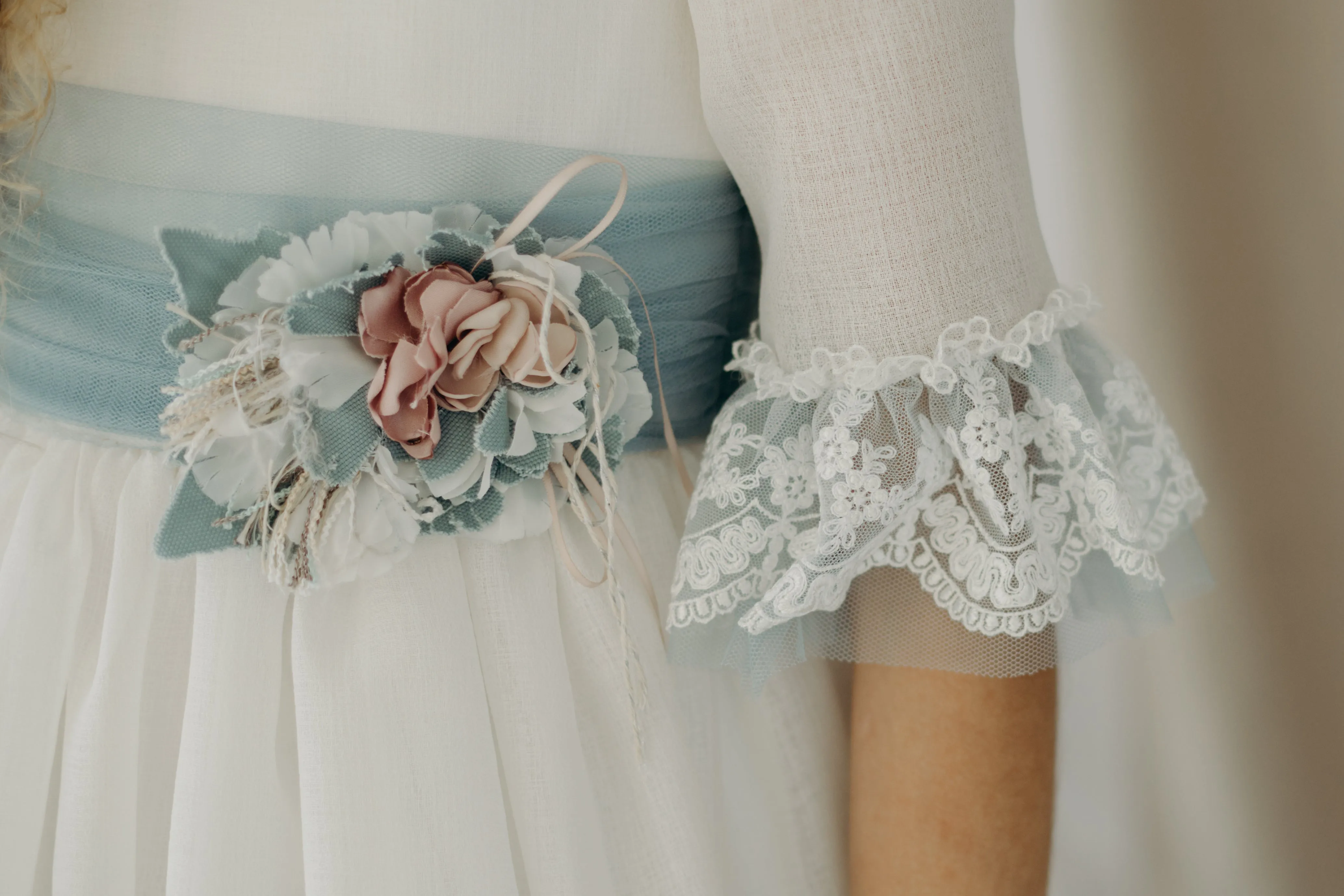 FIRST COMMUNION DRESS MODEL 5804: Romantic First Communion Dress