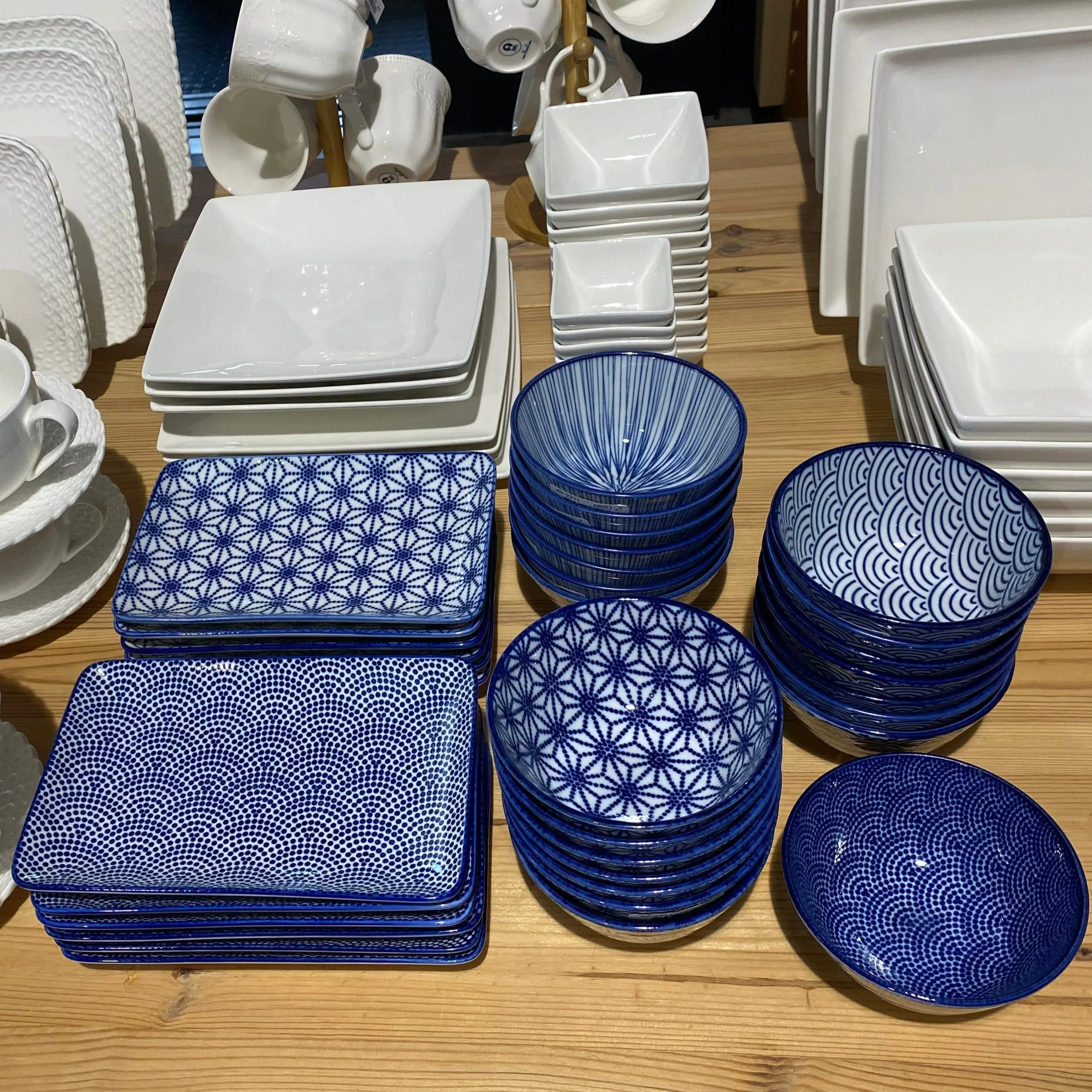 Plato/Fuente Dot, Nippon Blue, de Tokyo